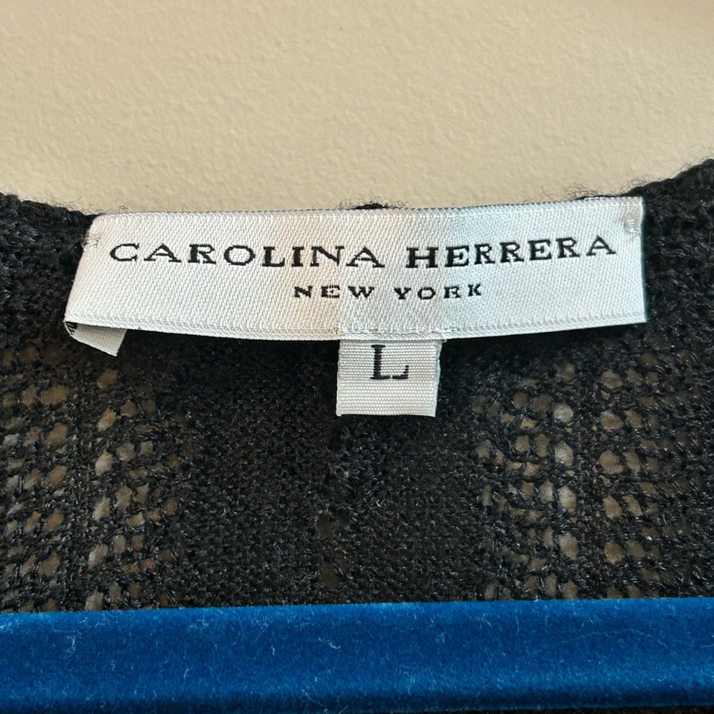 Carolina Herrera New York Cashmere & Silk Black Knit Short Sleeve Top, Italy - Picture 2 of 10